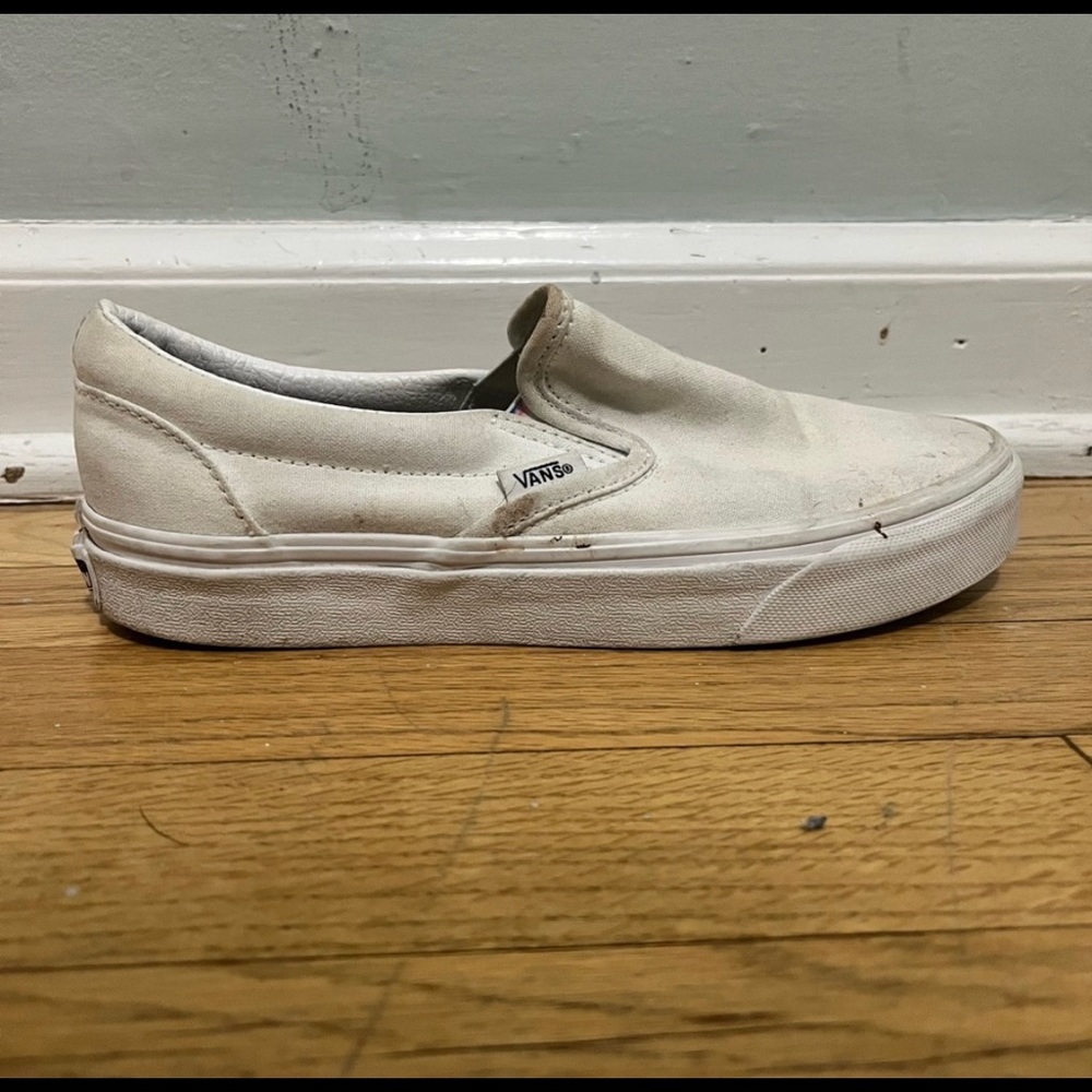 Two pairs of womens vans sneakers!